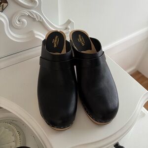 Swedish Hasbeens black clogs